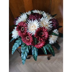 Composition with chrysanthemums and gerberas