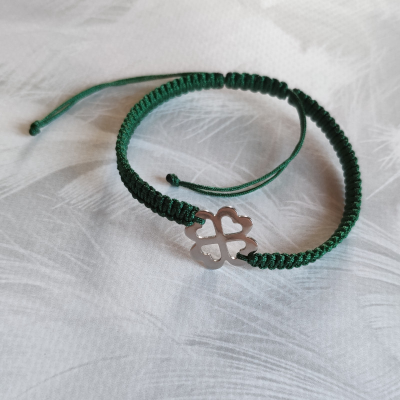 Braided bracelet with clover